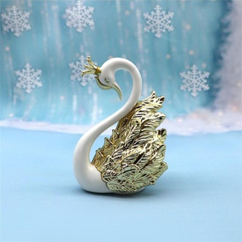 Mini Swan Couple Model Figurine Collectibles Car Interior Wedding Cake Decoration Wedding Gift for Guest Home Accessories